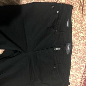 Black skinny jeans. Ankle zipper.